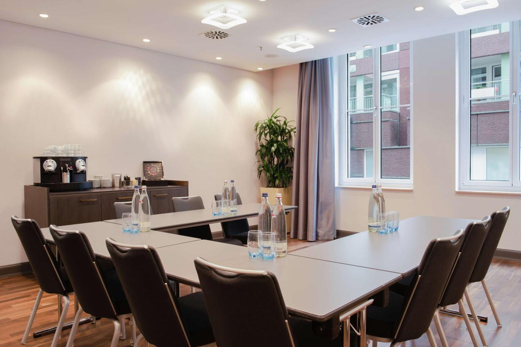 Hilton Cologne Hotel Exterior photo