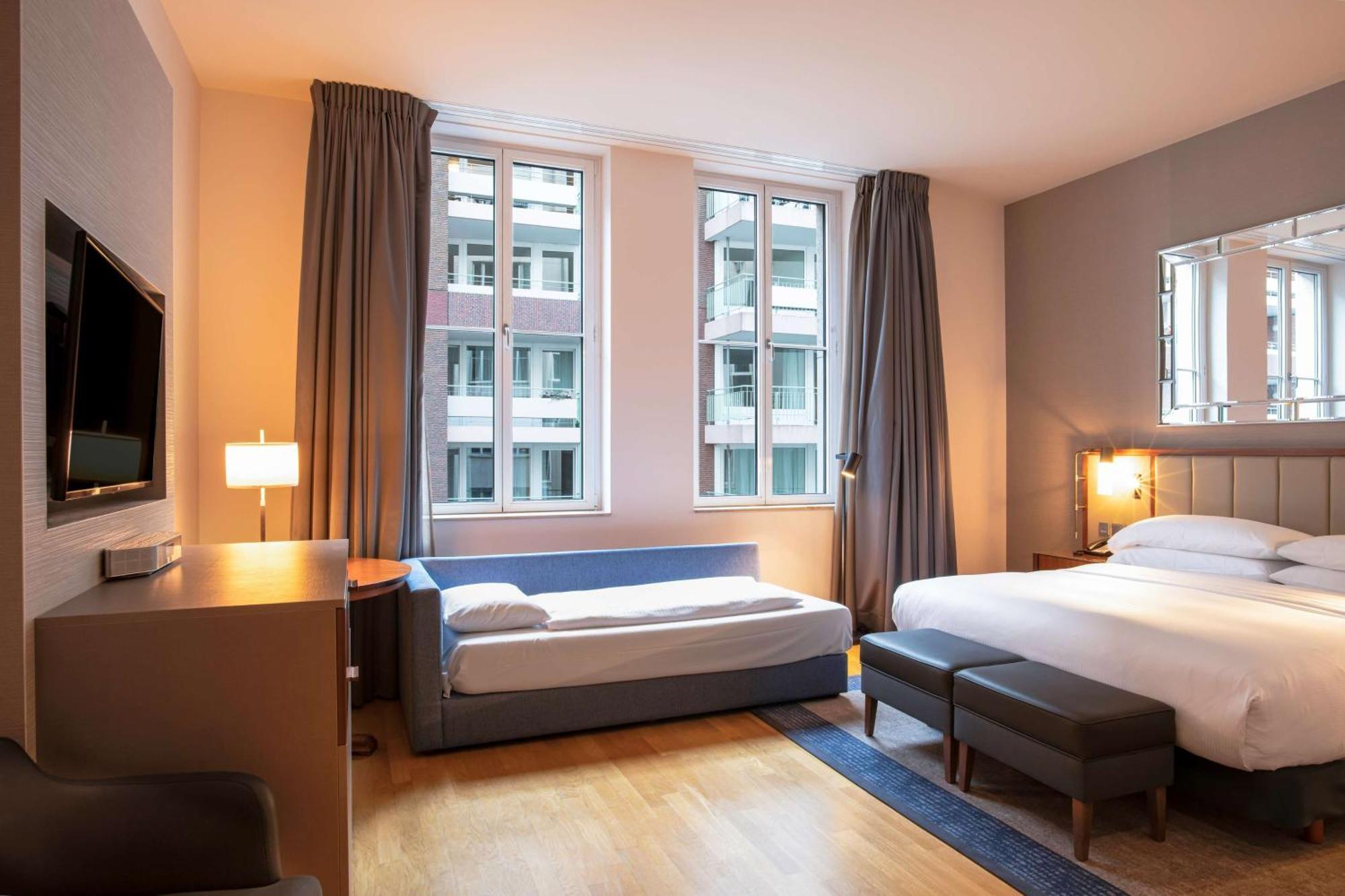 Hilton Cologne Hotel Exterior photo