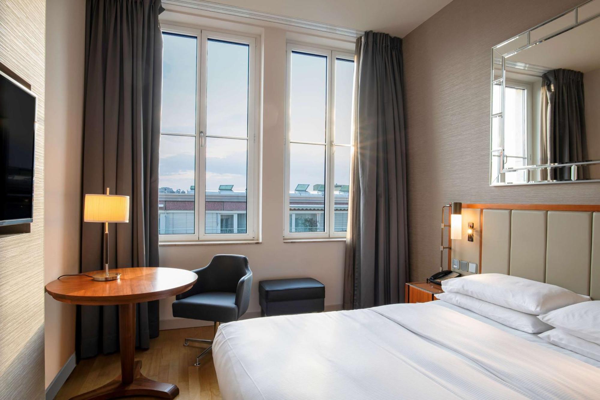 Hilton Cologne Hotel Exterior photo