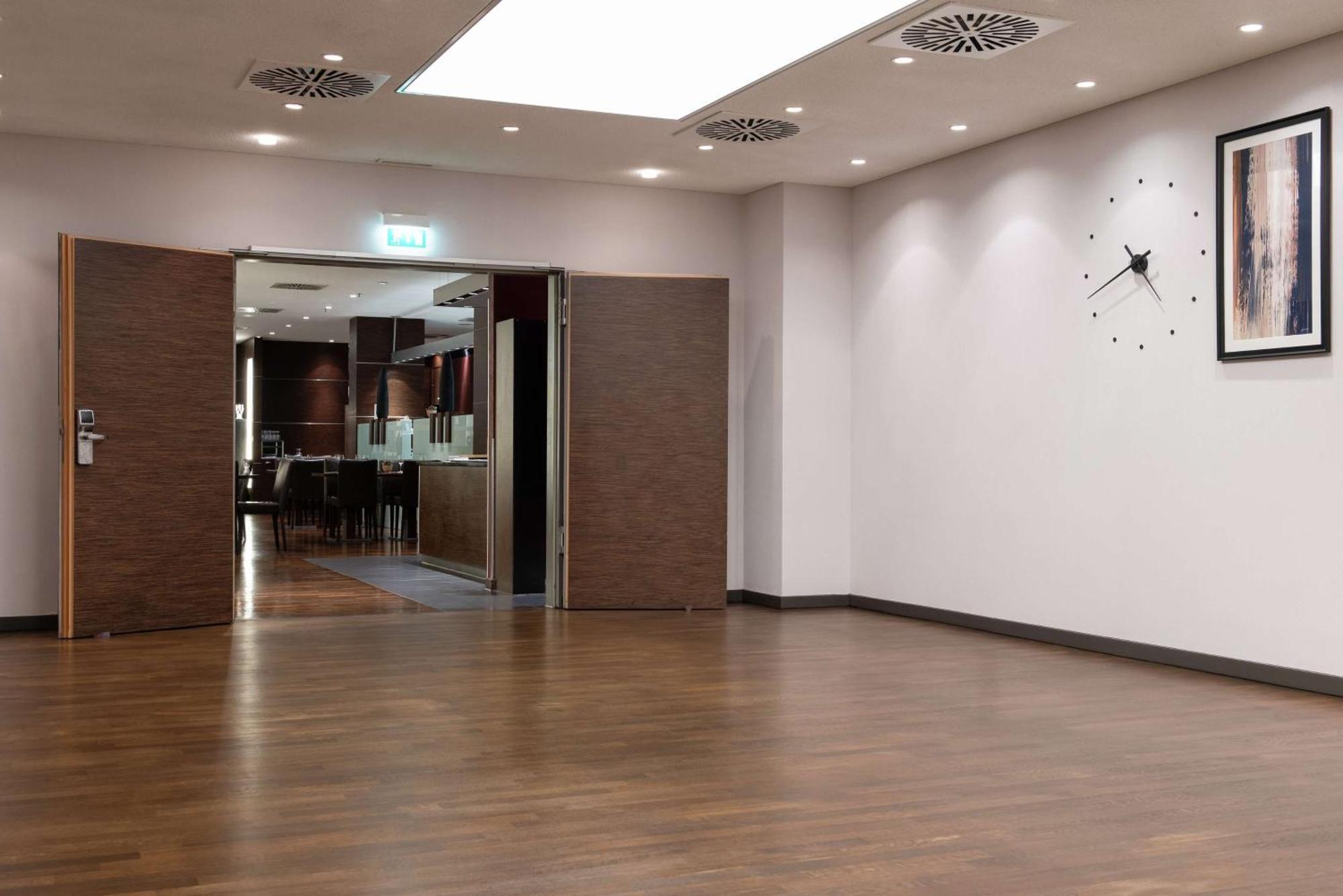 Hilton Cologne Hotel Exterior photo
